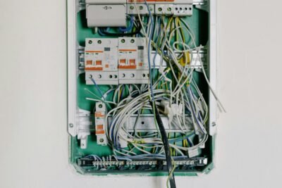 Sistema de proteção para infraestrutura elétrica e suas aplicações essenciais